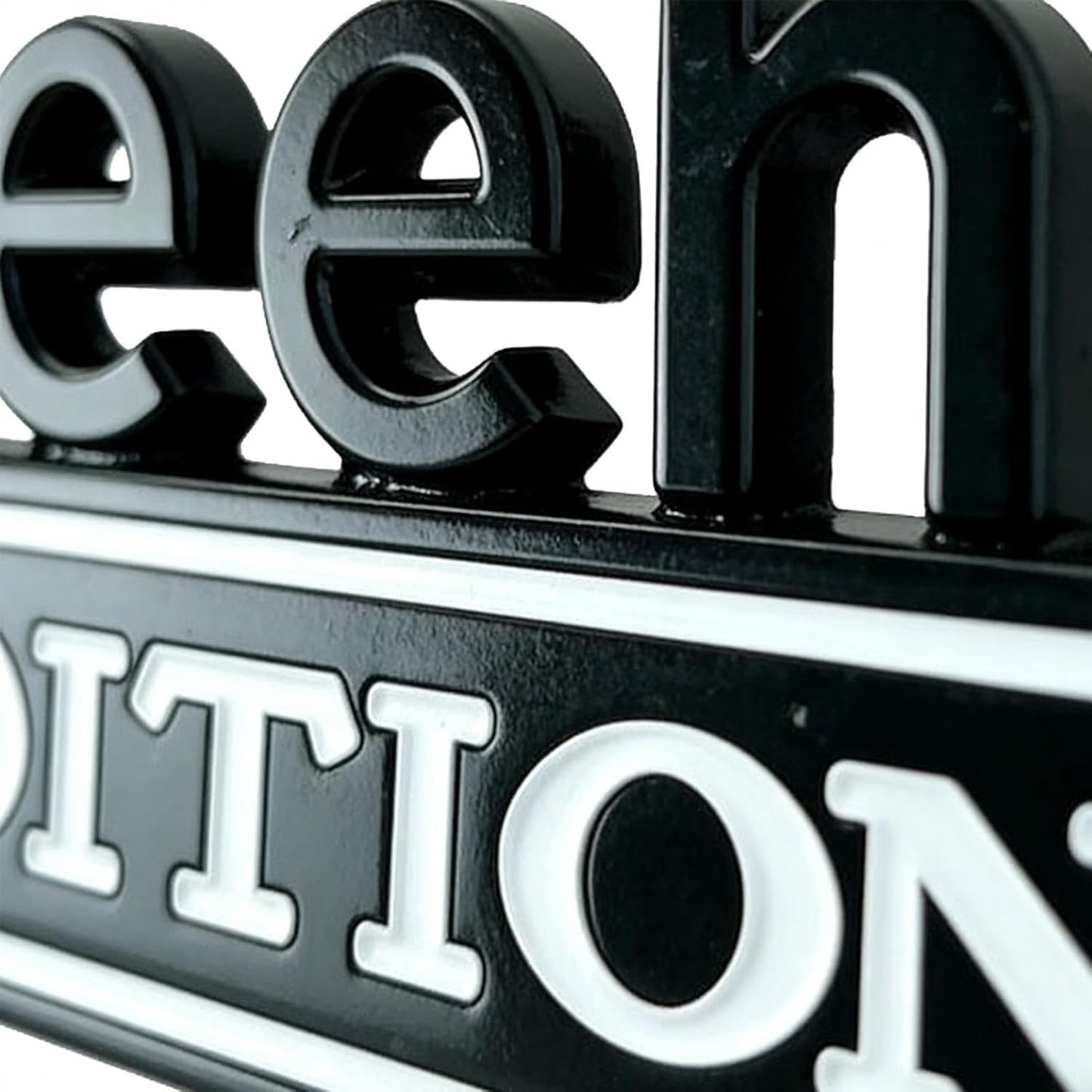 👑 Queen Edition 3D Metal Vehicle Emblem