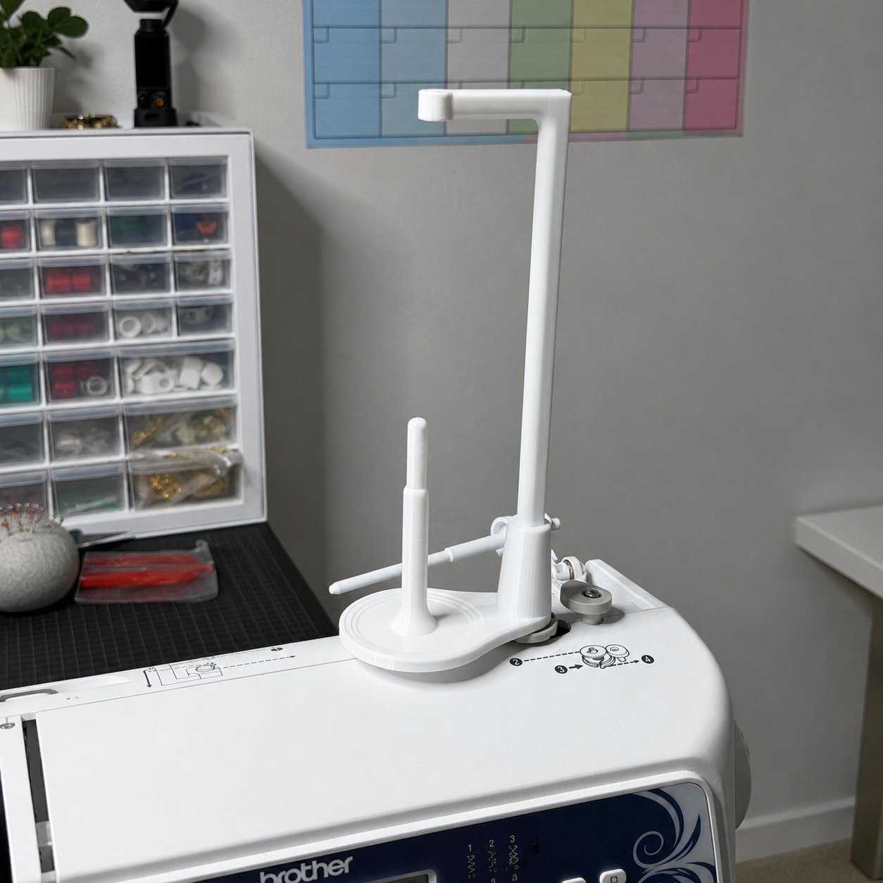 🔥LAST DAY 50% OFF - 🧵Large Capacity Thread Spool Stand🪡(Compatible With Most Sewing Machines In US Markets)